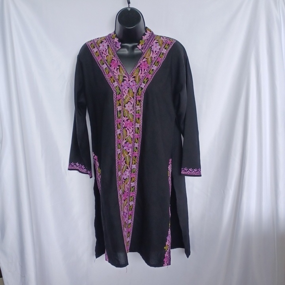 Women kurta black with purple embroidery, 19" pit to pit